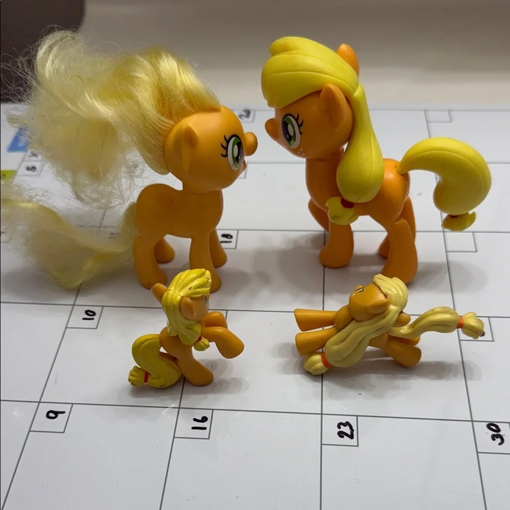My Little Pony Applejack Figures Set in Yellow and Orange